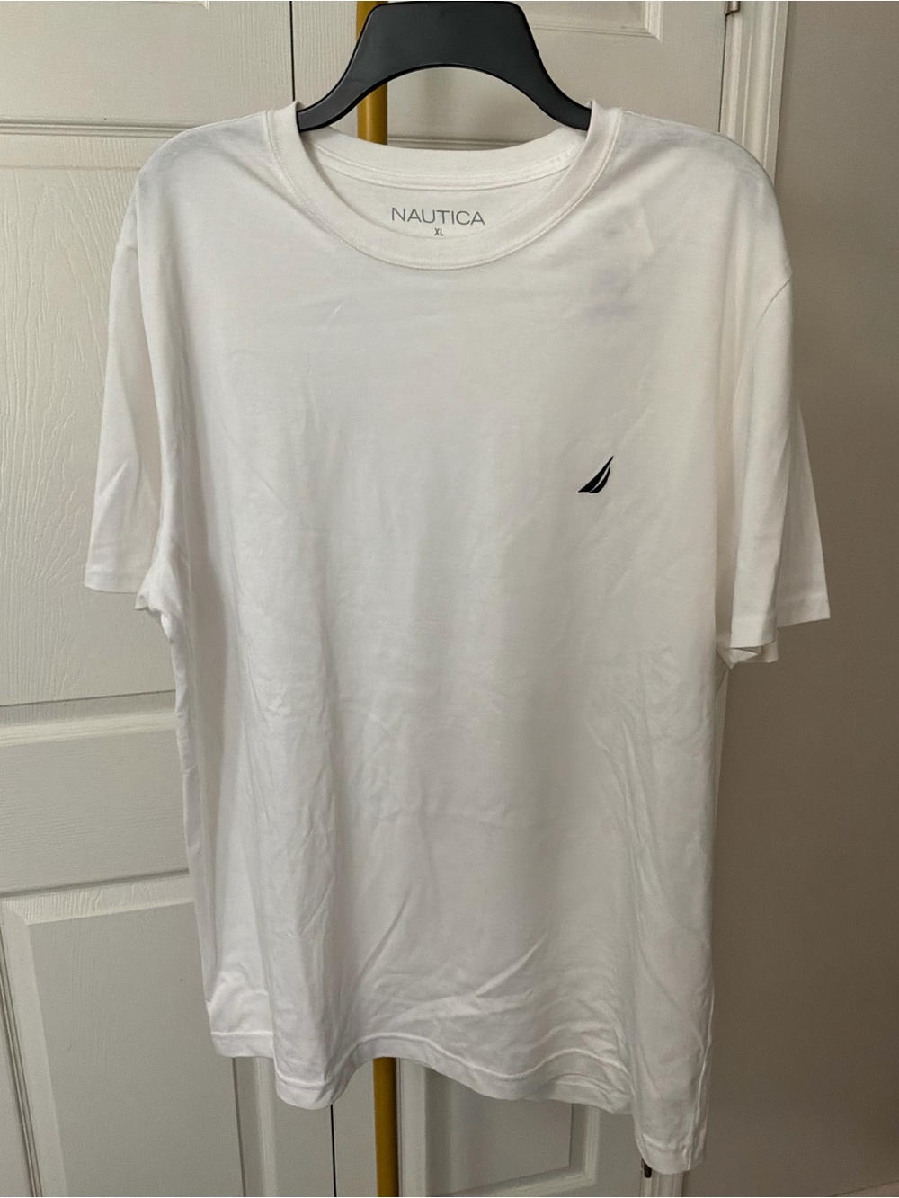 Nautica White Short Sleeve XL Crewneck Tee with Navy Sail Logo